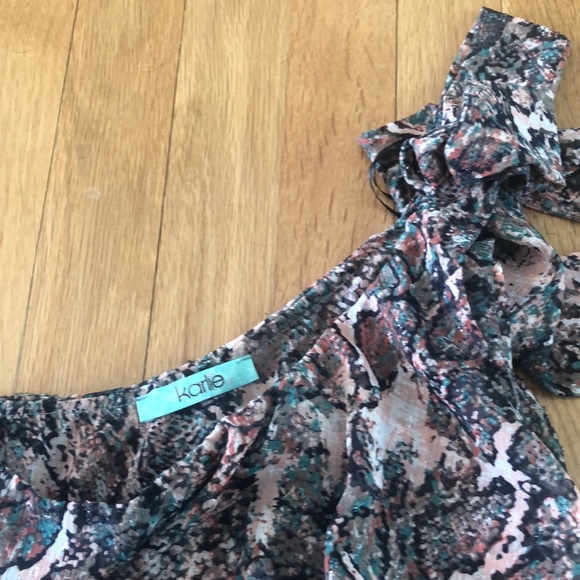 Karlie One Shoulder Romper - Picture 3 of 5